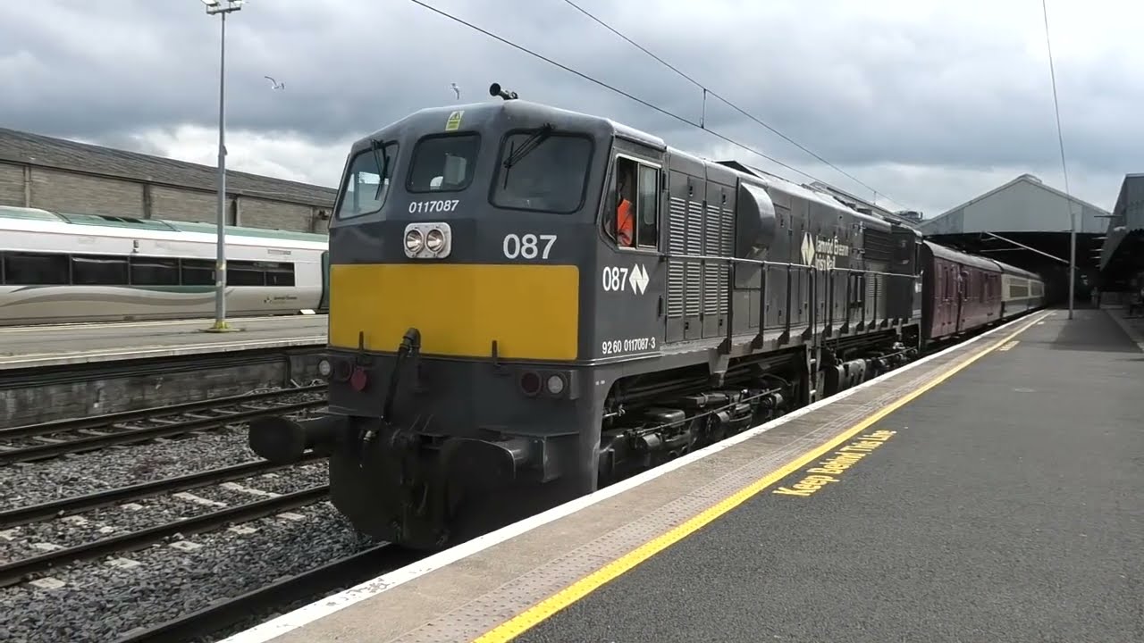 Irish Rail 071 Class GM 087 + RPSI Cravens departing Dublin Connolly. 15/6/25