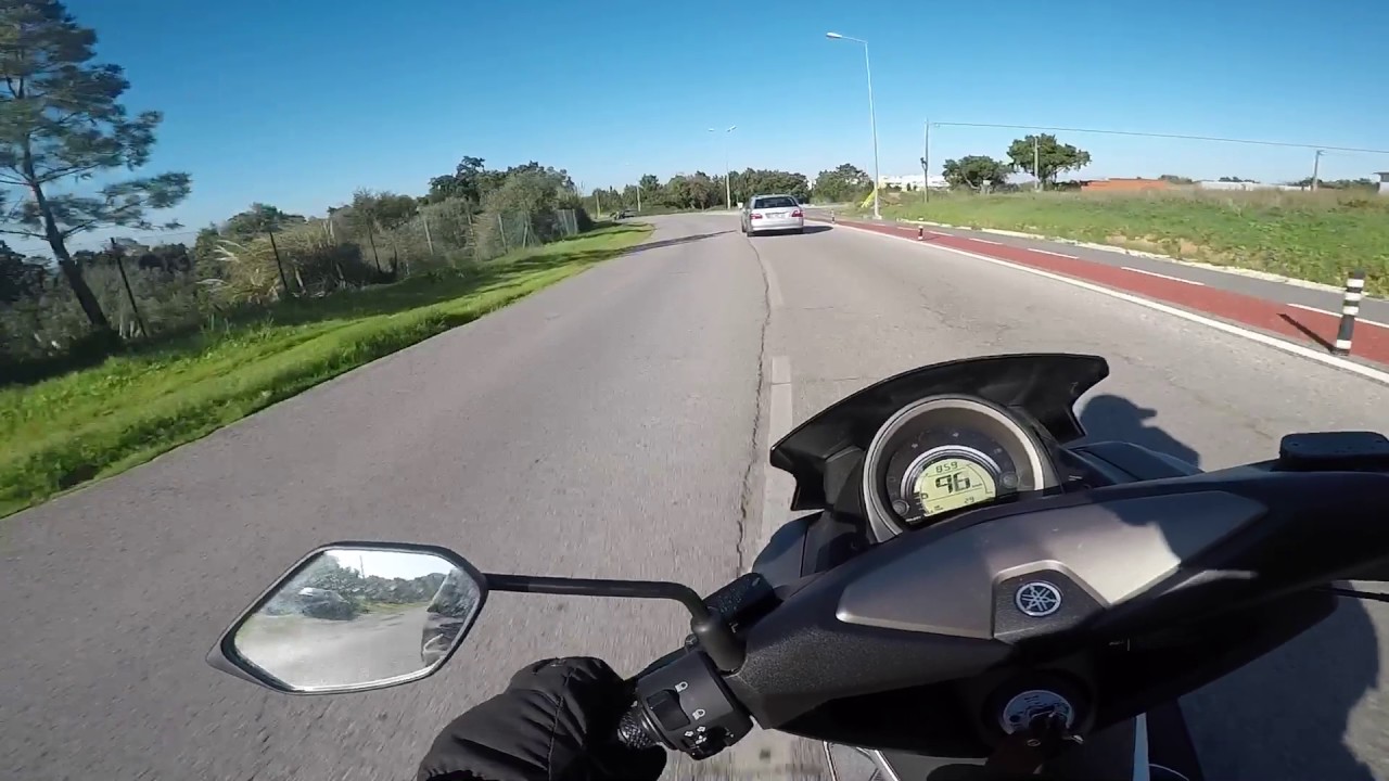 NMAX 125 -  vs PCX 125 😜