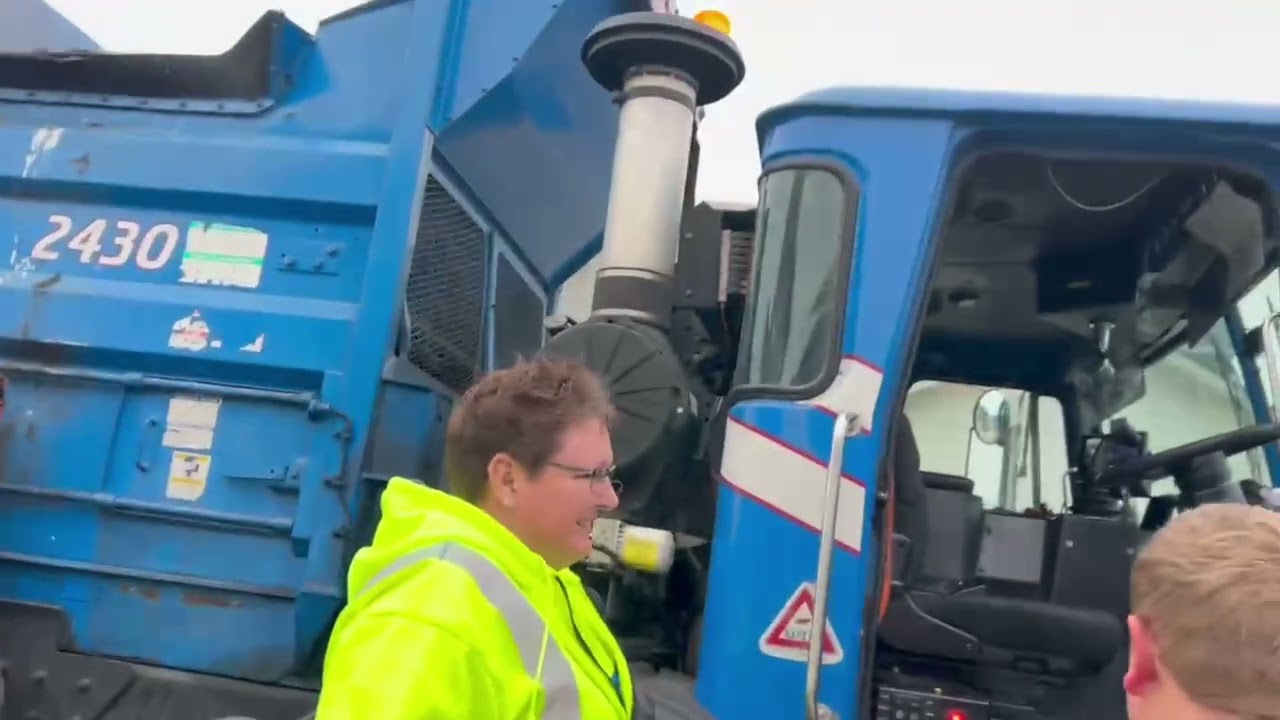 Honking Semi Trucks And Garbage Trucks Compilation!