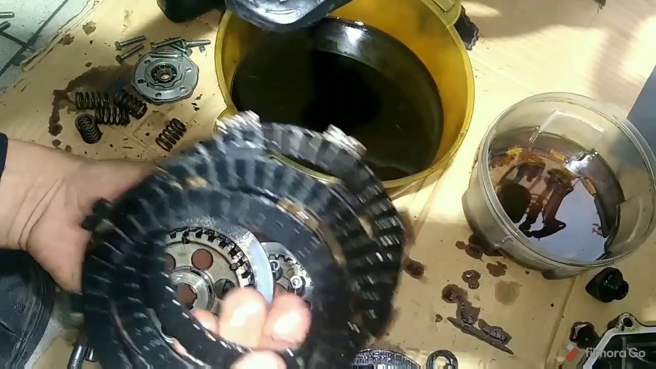 Cómo cambiar discos de clutch a una discover 125 st