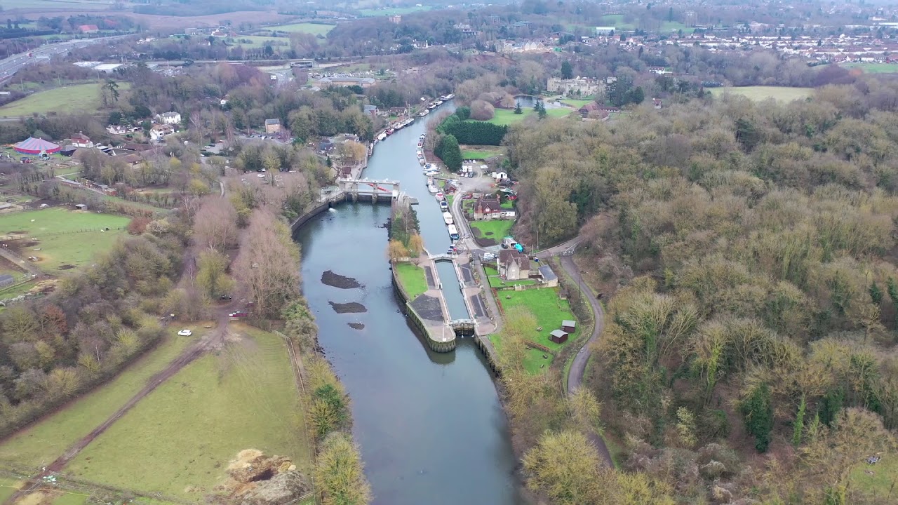 Allington Lock dronie