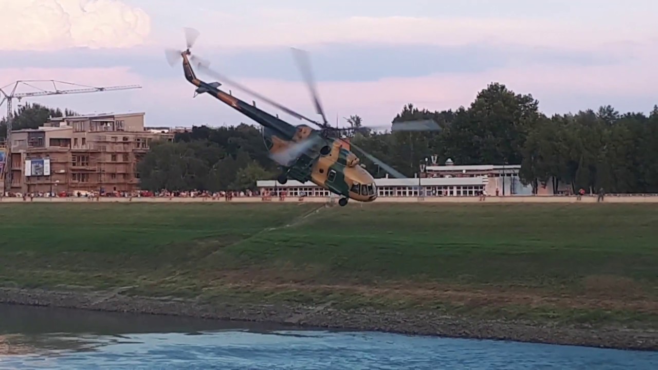 Mi-17 helikopter bemutató a Tisza felett 2018.08.16-án Szolnokon (gyakorlat)