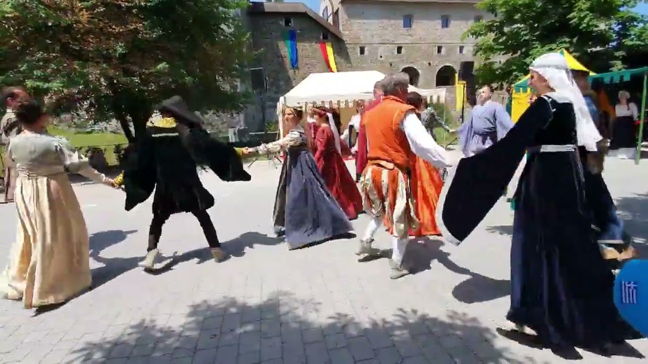 Medieval dance - Branle D'Ecosse