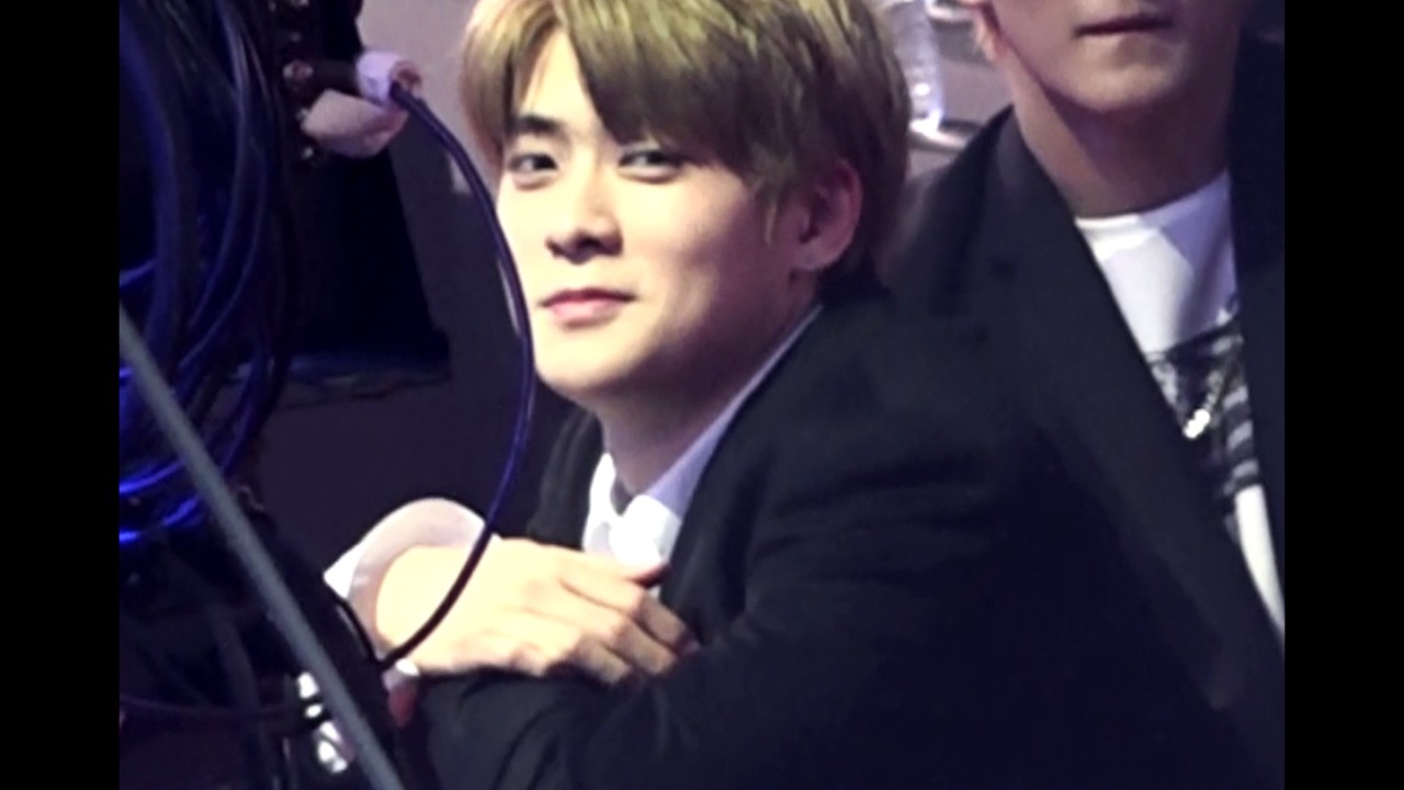170222 가온차트 어워즈 재현 팬들한테 인사해주는 스윗한 재현이