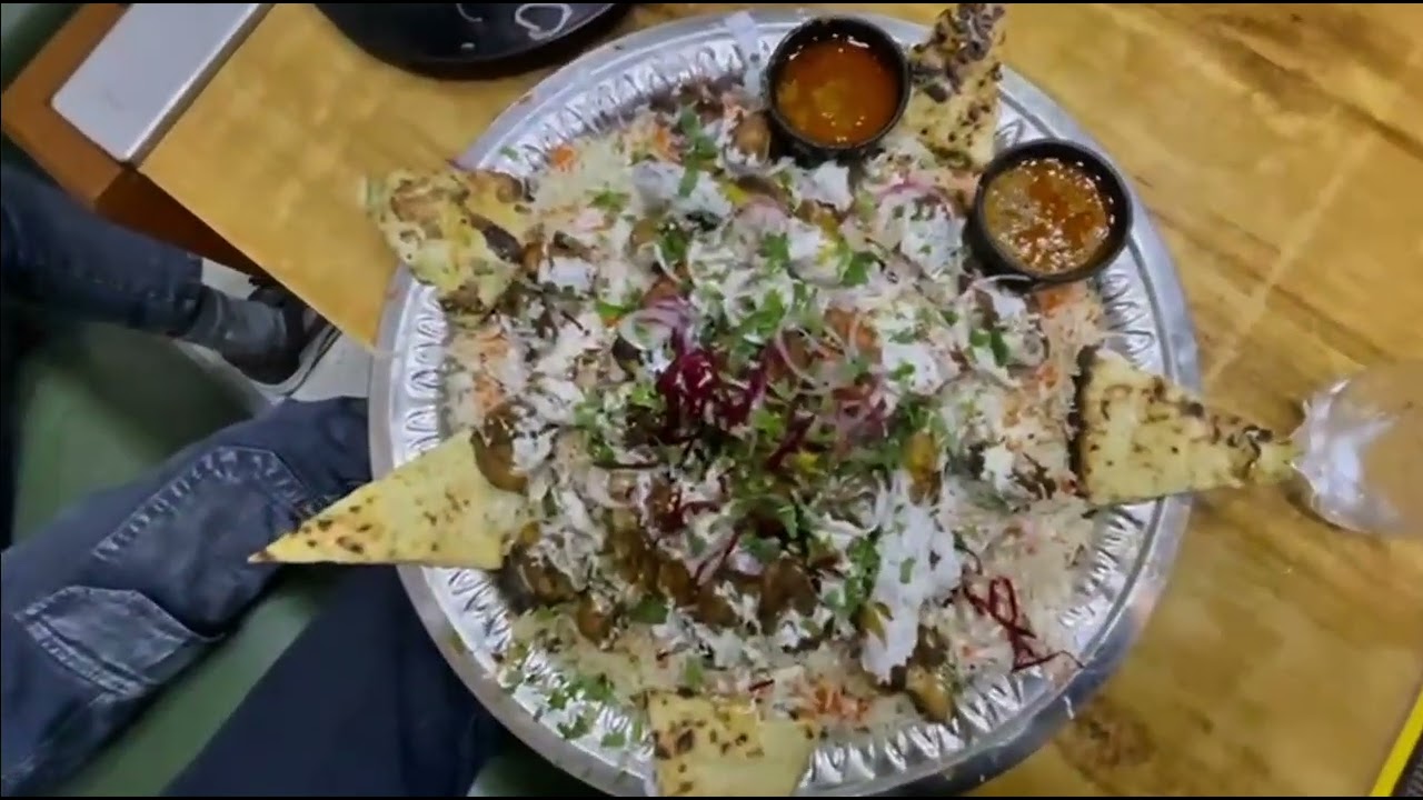 Bypass road bijedi Chauraha char Chirag mein khana ekadam laziz bhai ekadam mast khana hai 👌😋😋🤤🤤😋😋😋🥰