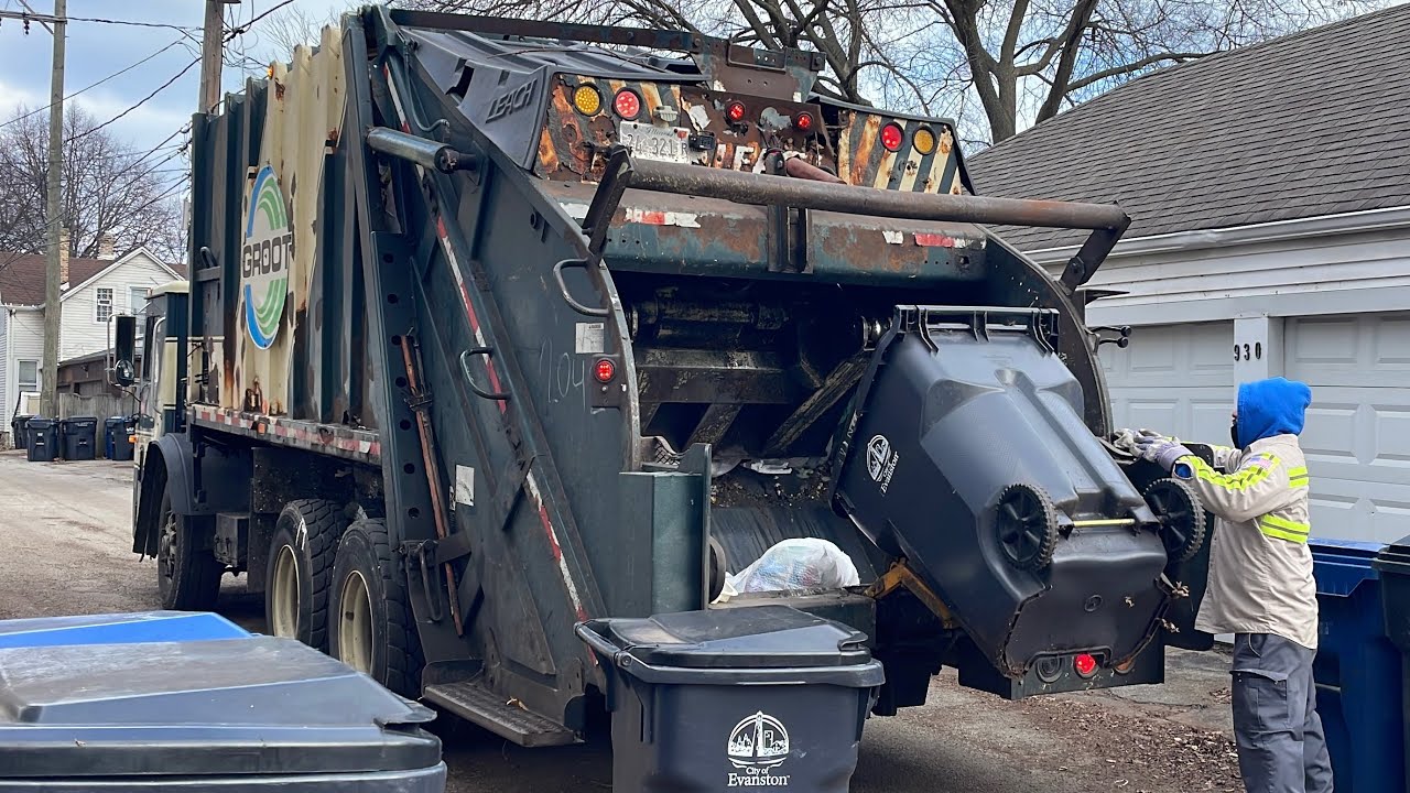 Groot Mack LE Leach Rear Loader Garbage Truck