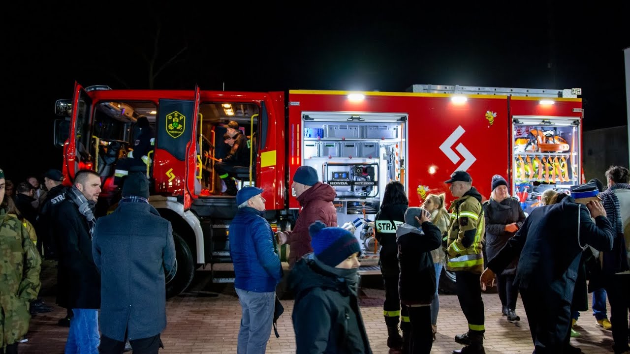 Powitanie nowego ciężkiego wozu dla OSP Pszczółki plus ujęcia z drona