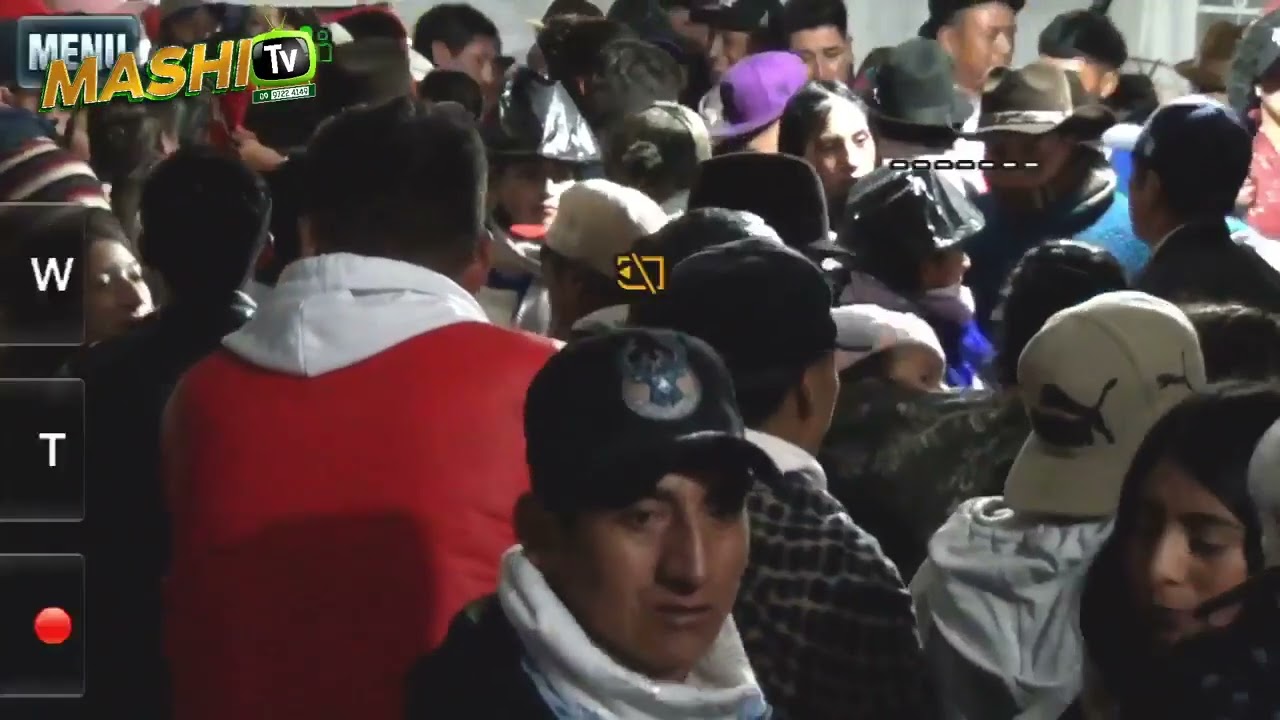 Baile con Los chicos del Barrio llangahua loma gorda 