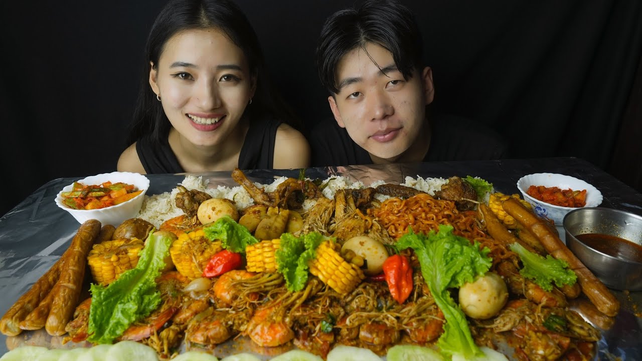 Sea food , duck curry, egg and sweet corn mukbang with my friend @azhoaruo 