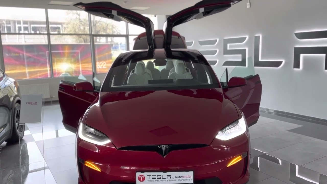 Tesla model X plaid световое шоу. Autotrader.ru