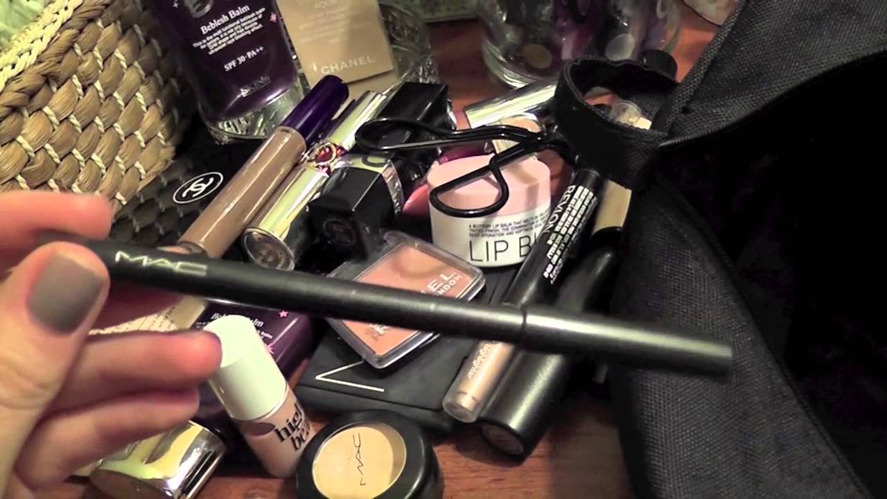 What's in my travel makeup and toiletry bag? | Chanelette