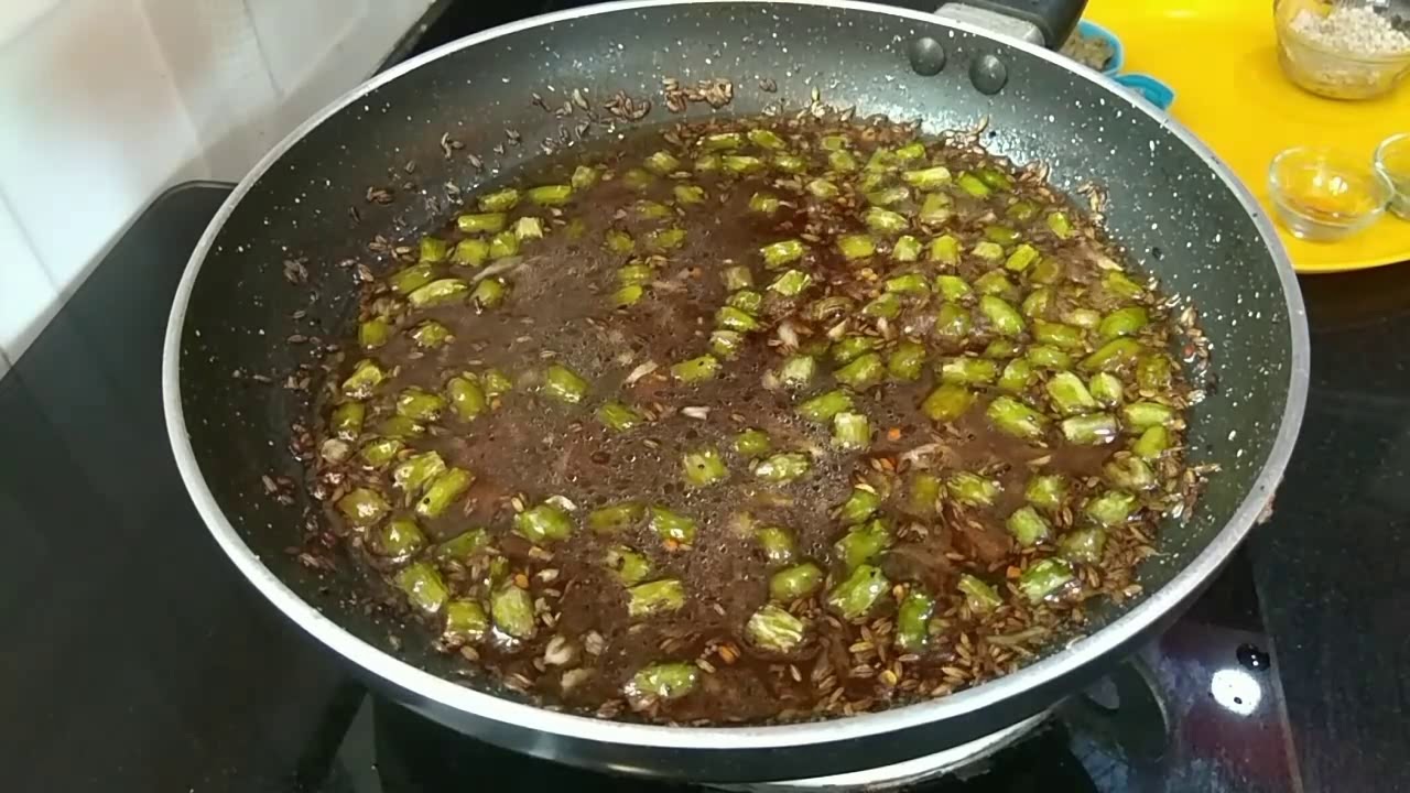 पारंपारिक पद्धतीने बनविलेले हिरव्या मिरचीचे चटपटीत पंचामृत| Panchamrut| Maharashtrian side dish