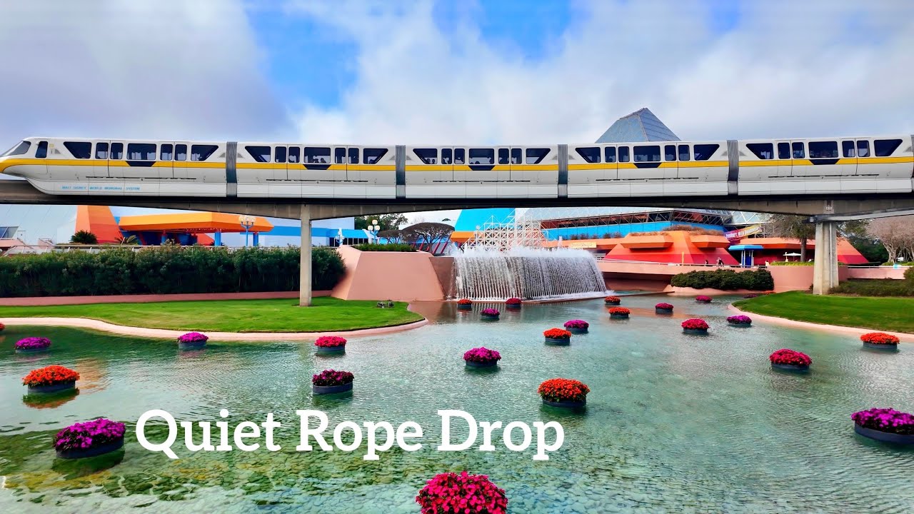 EPCOT Rope Drop Morning | Topiary Hunt Before the Festival Opens
