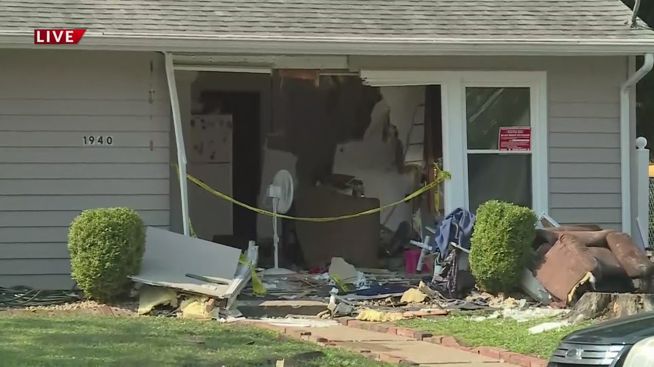 Granite City car crashes into home killing woman