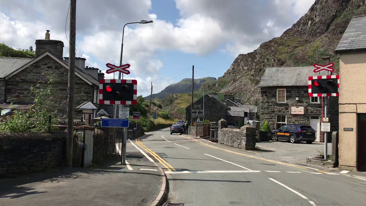 Blaenau-Ffestiniog Glanypwll Level Crossing (Gwynedd) Monday 12.08.2019