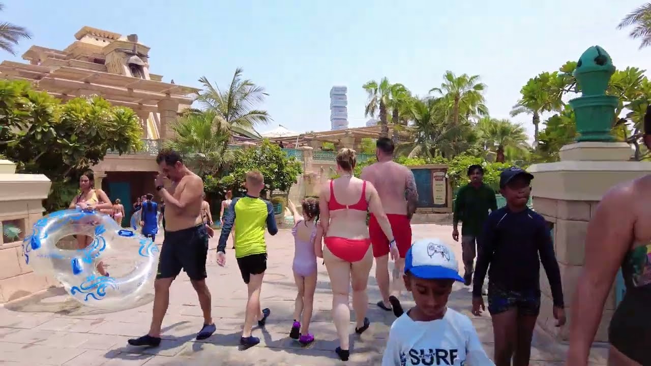 GW - Atlantis Aquaventure Dubai is heavenly beautiful - On a hot hot day, water park is great - 4K