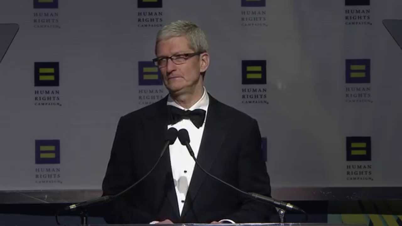 Tim Cook Receives the HRC Visibility Award 2015