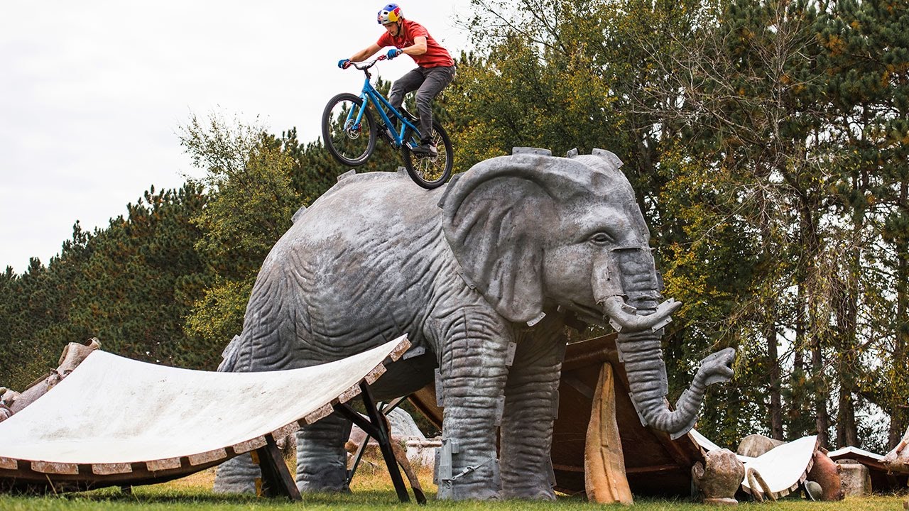 Kenny Belaey and Tom Oehler Session Bizarre MTB Trials Playground