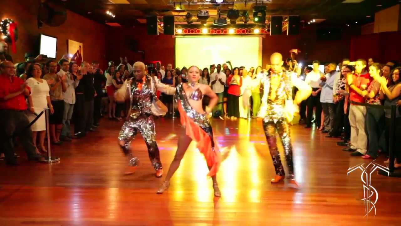 SWING LATINO Salsa Dance Performance At THE SALSA ROOM