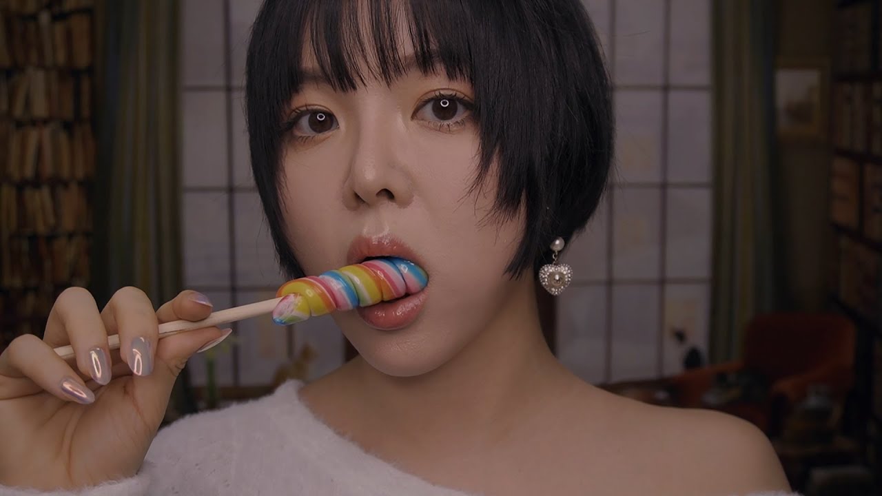 ASMR This Lollipop Sounds So Good 🍭