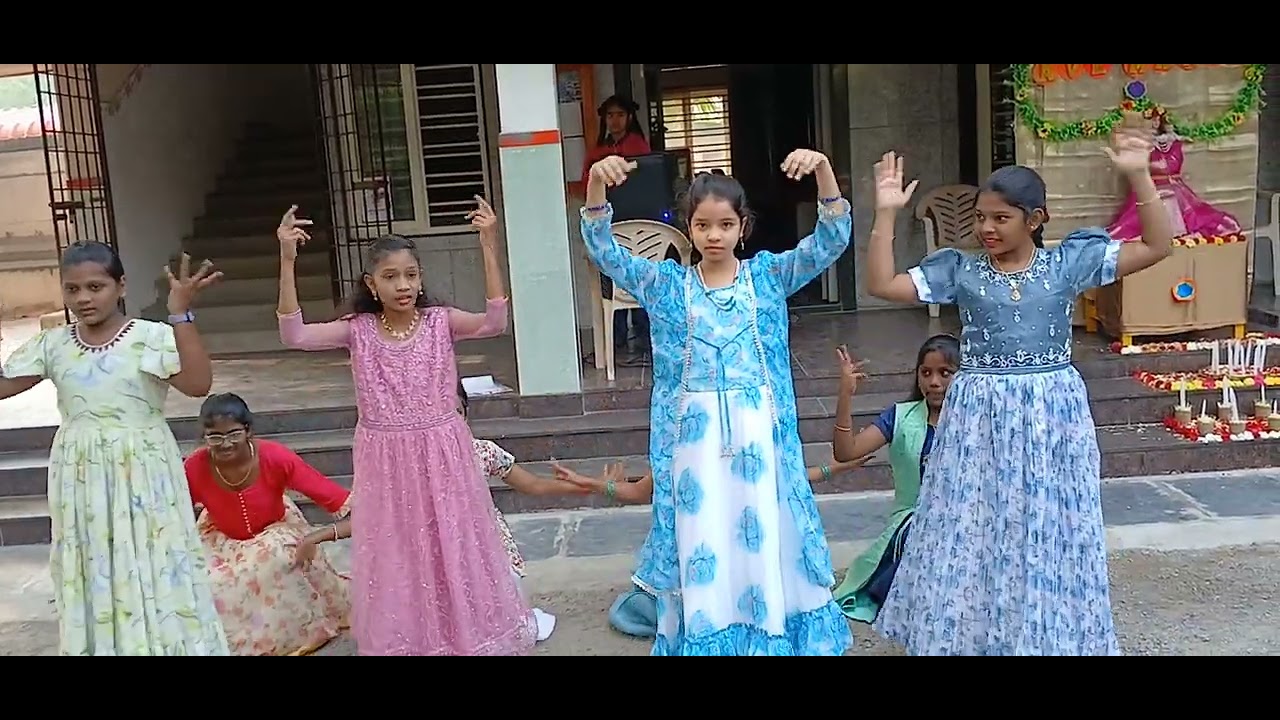 Dance by class 6, O Maria nee sugunam. 