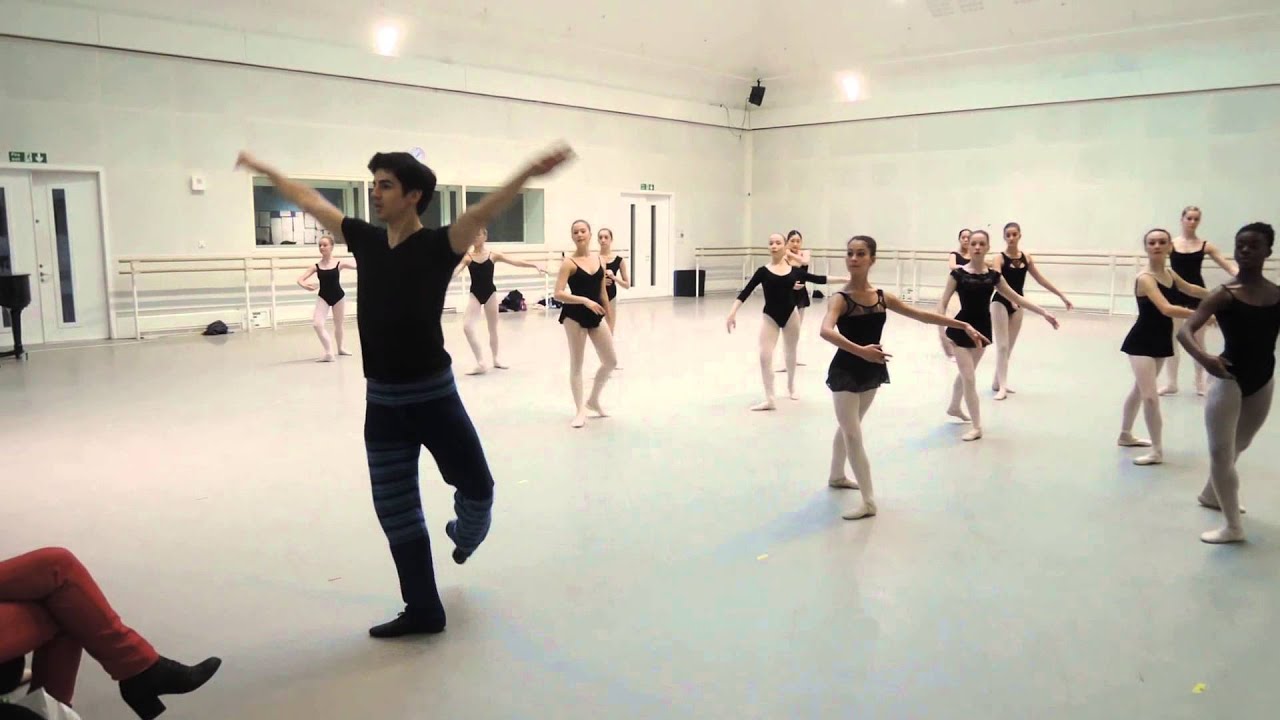 Federico Bonelli teaches for Dance Forward