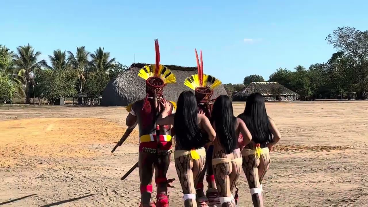 Cerimônia kwarup na aldeia Kamayura muita gente participando 🙏🏼🇧🇷