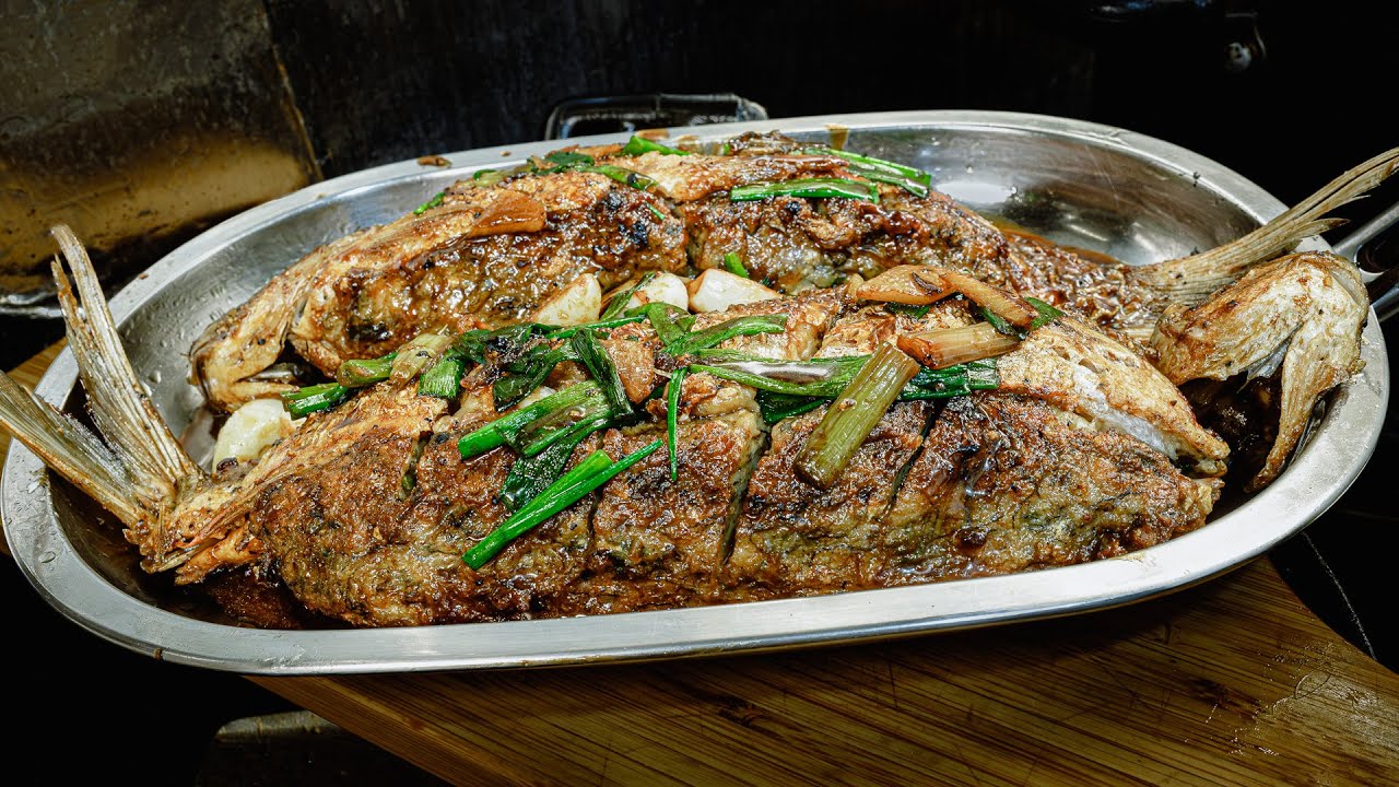 廣東話影片｜薑蔥發財釀土鯪魚｜傳承家族做法由阿嬤傳到孫仔｜從無到有如何製作一鏡直落｜如何讓魚肉起膠的原理｜如何剁魚肉和調味｜如何讓魚肉彈牙爽滑的手藝｜就算是超長時間我也算是把我家釀鯪魚的技巧公開了。