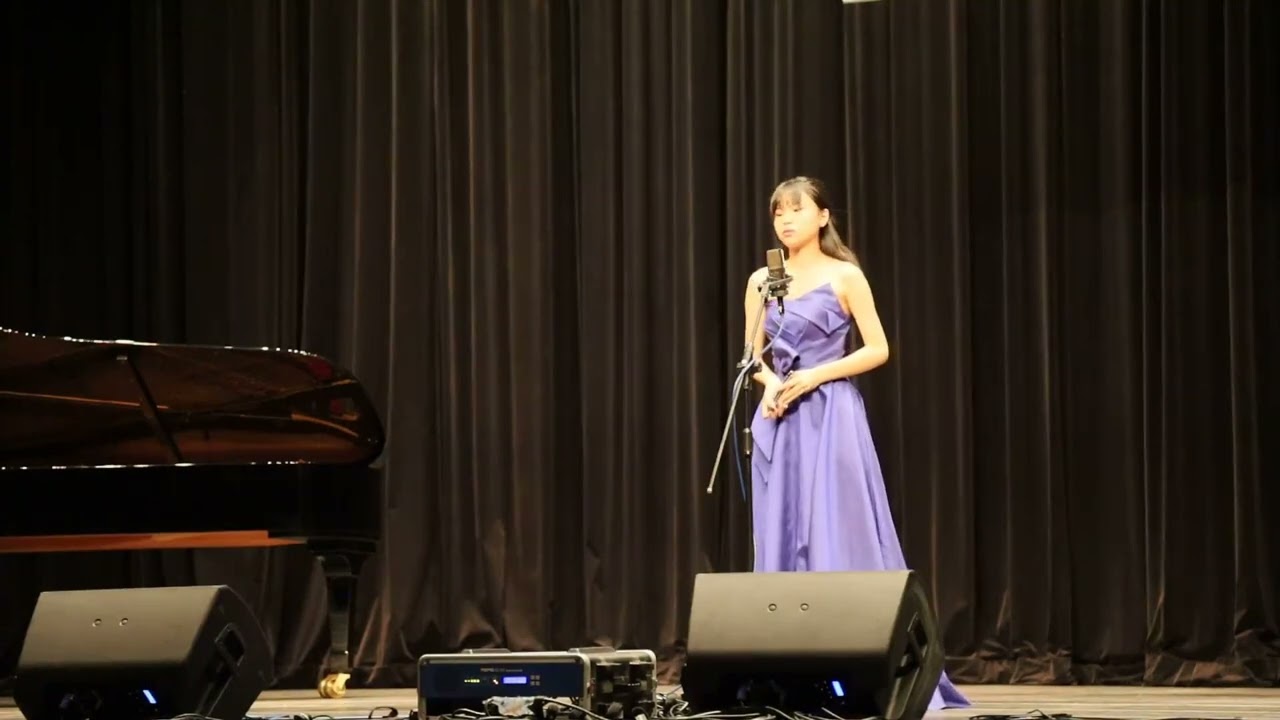 Rhapsody In Blue (Tsai-Rung, Wu Aurora)