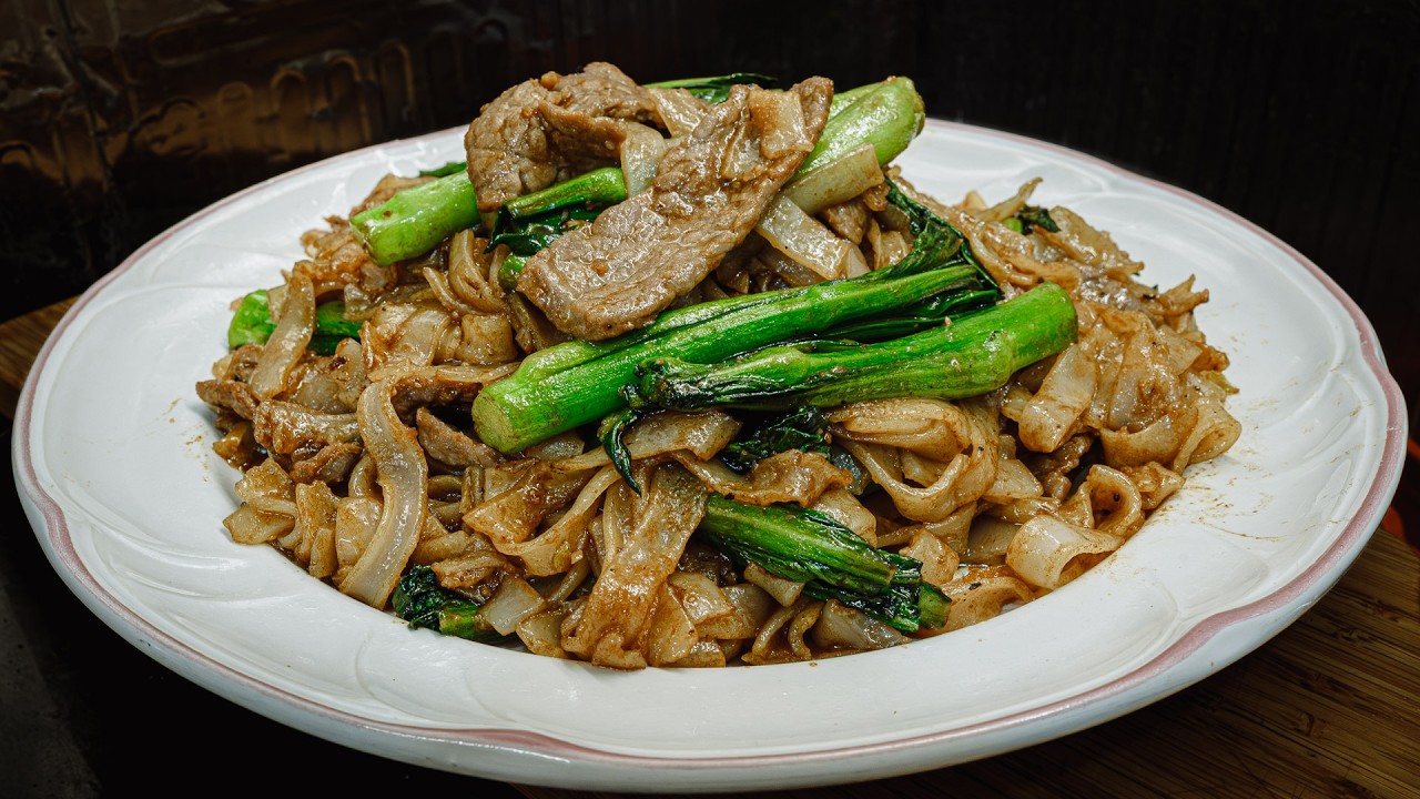 廣東話影片｜沙嗲牛肉炒河｜潮州名食家廚就能做得到｜新年吃肉太多炒個粉可能更加合胃口｜炒沙嗲牛肉要點｜炒河粉要點