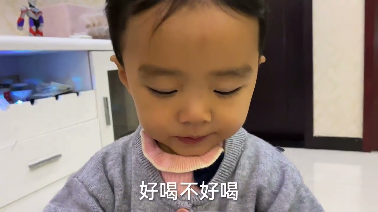 小菲的衣服要处理，先给婆婆打扮一身，试穿后女婿直夸真年轻！