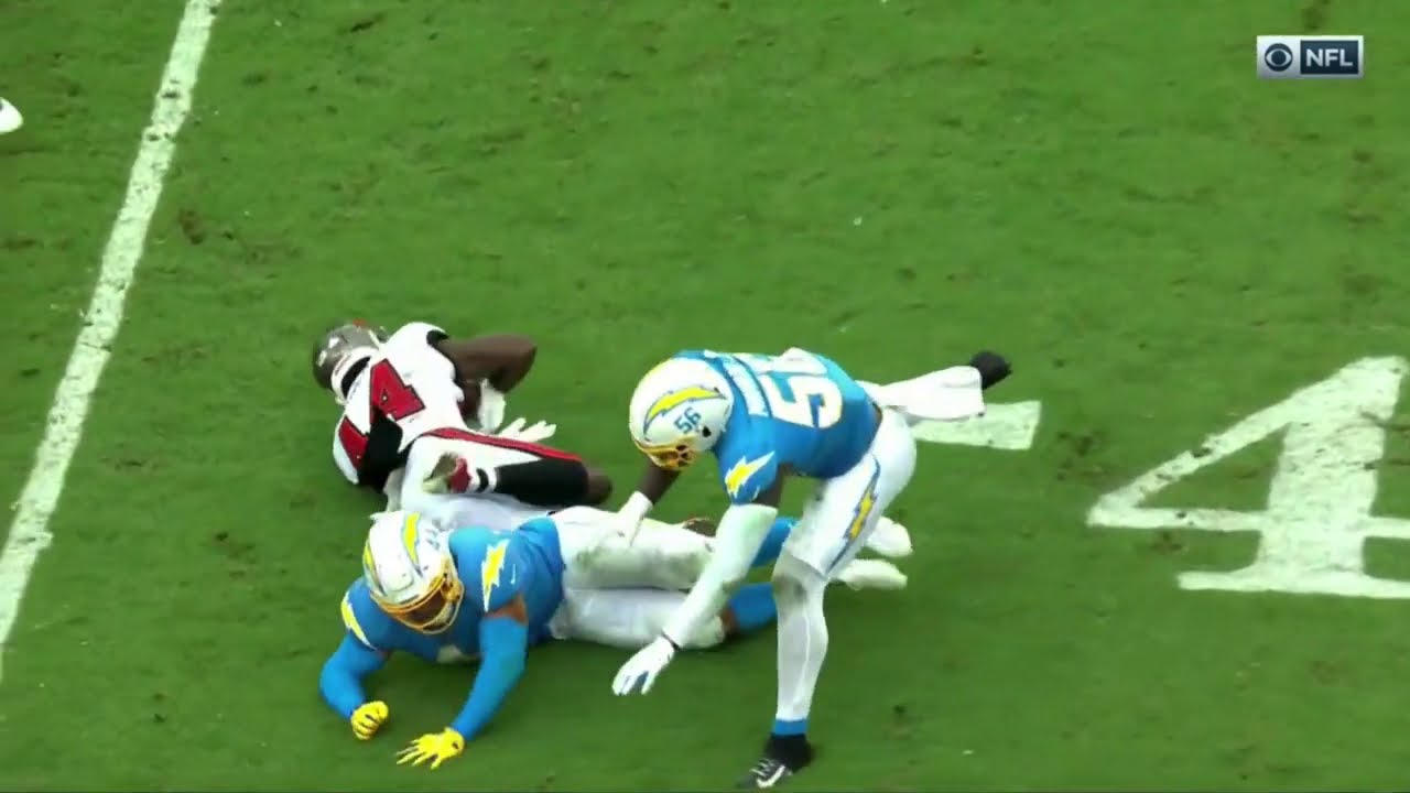 Week 4 Chargers vs  Bucs | Kyzier White huge hit on Kenjon Barner