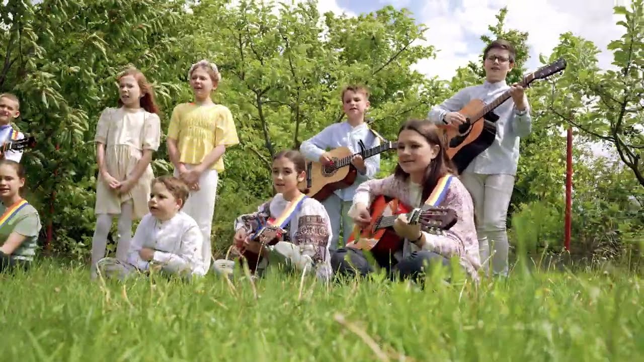 Primăvara (Mii de albine, sute de fluturi...) - Grupul folk D.O.R. (varianta Dorulețul) din Suceava