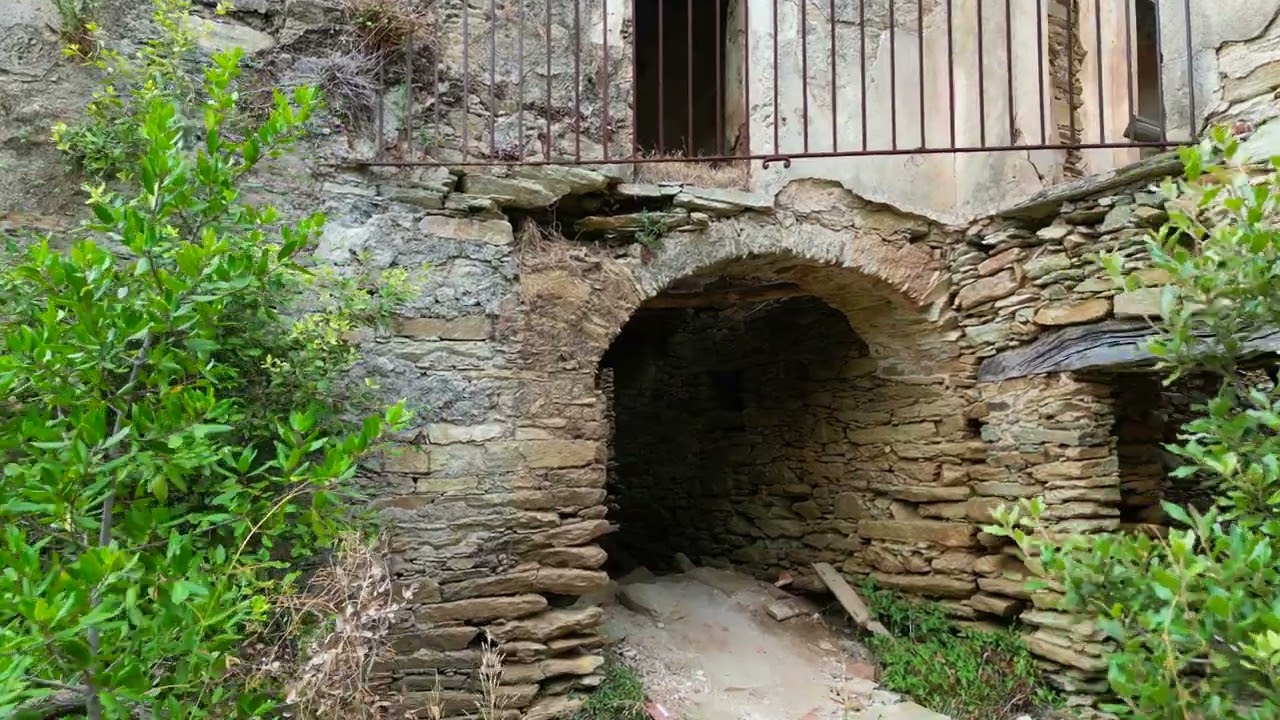 le village abandonné de Caracu - Urbex - la Corse vue du ciel - les richesses du patrimoine  Corse