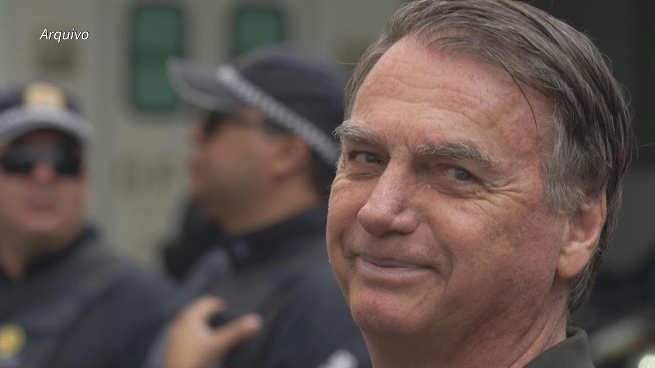 Bolsonaro é levado para hospital após passar mal na prisão | AFP