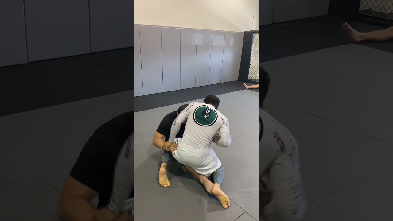 Darien Robinson (Cies MMA) rolling with Andrew Wiltse (Daisy Fresh)