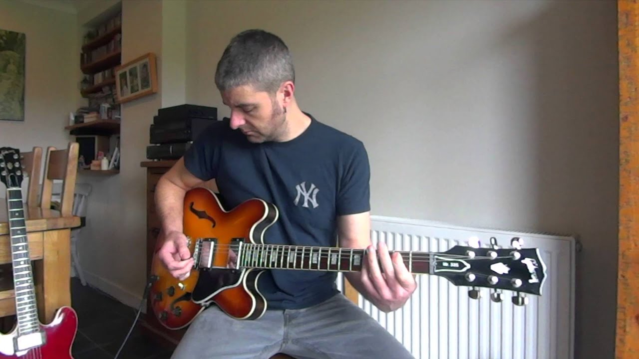 Gibson 335 Comparison: Larry Carlton vs ES335 Dot (Mesa Blue Angel)