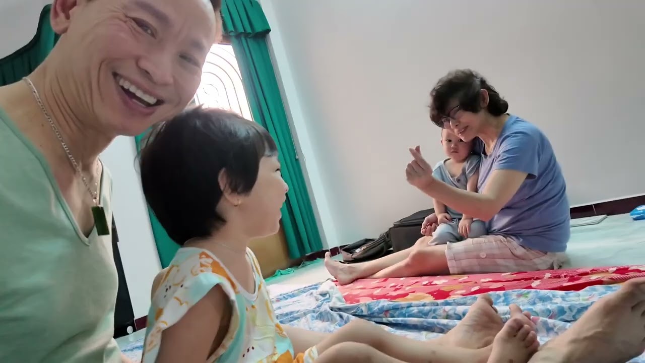 vui vẻ vì em mê  Vietnam- we  love Vietnam 