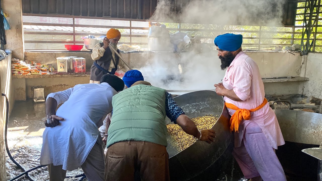 Hoá ra đây là cách người Sikh Ấn Độ nấu hàng trăm nghìn xuất ăn từ thiện mỗi ngày