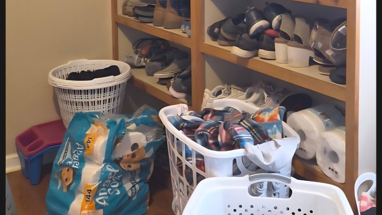 3 Minutes of Satisfying Decluttering | Messy to Clean Reset ✨ #cleaningmotivation  #oddlysatisfying