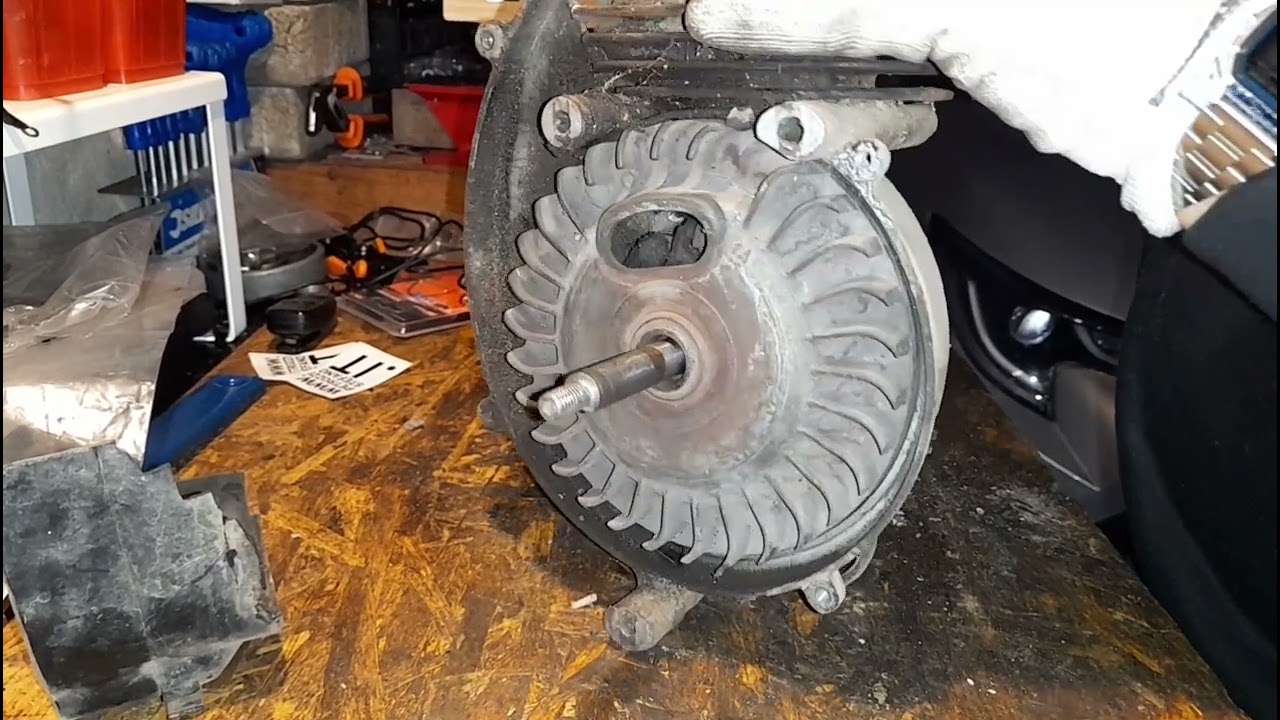 Apriamo il motore del Piaggio Si rosso. sorpresa finale.