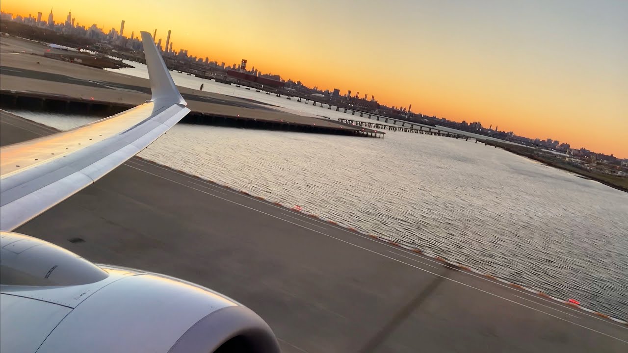 Stunning New York Sunset Takeoff &ndash; American Airlines &ndash; Boeing 737-800 &ndash; LGA &ndash; N948NN &ndash; SCS Ep. 544