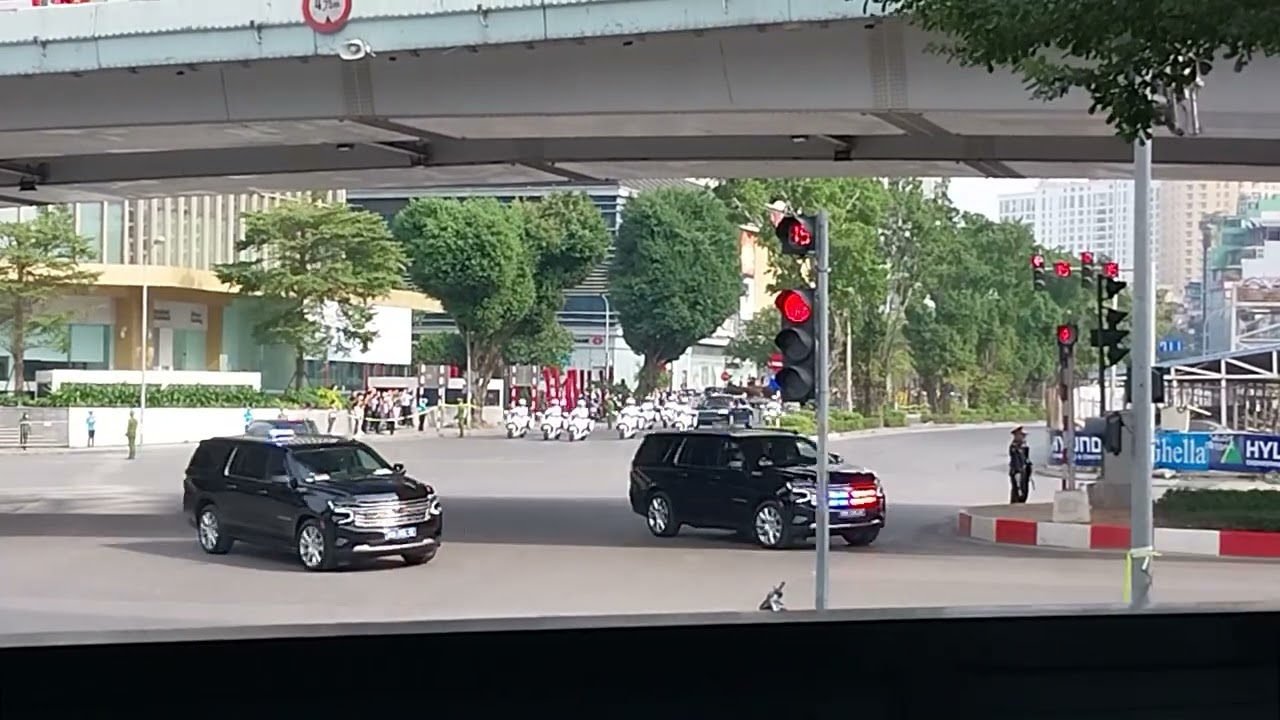 Đoàn xe của tổng bí thư Tập Cẩn Bình TQ,về .