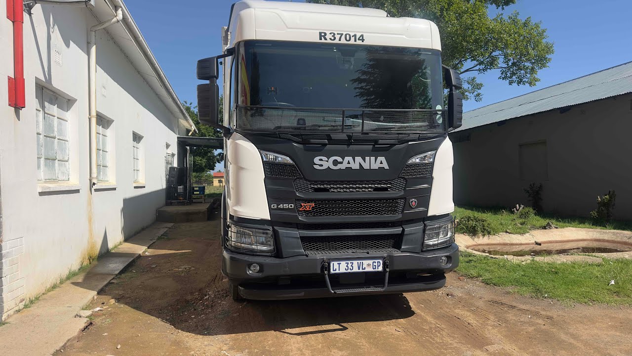 How to drive Scania truck on a rainy weather 🌦️￼
