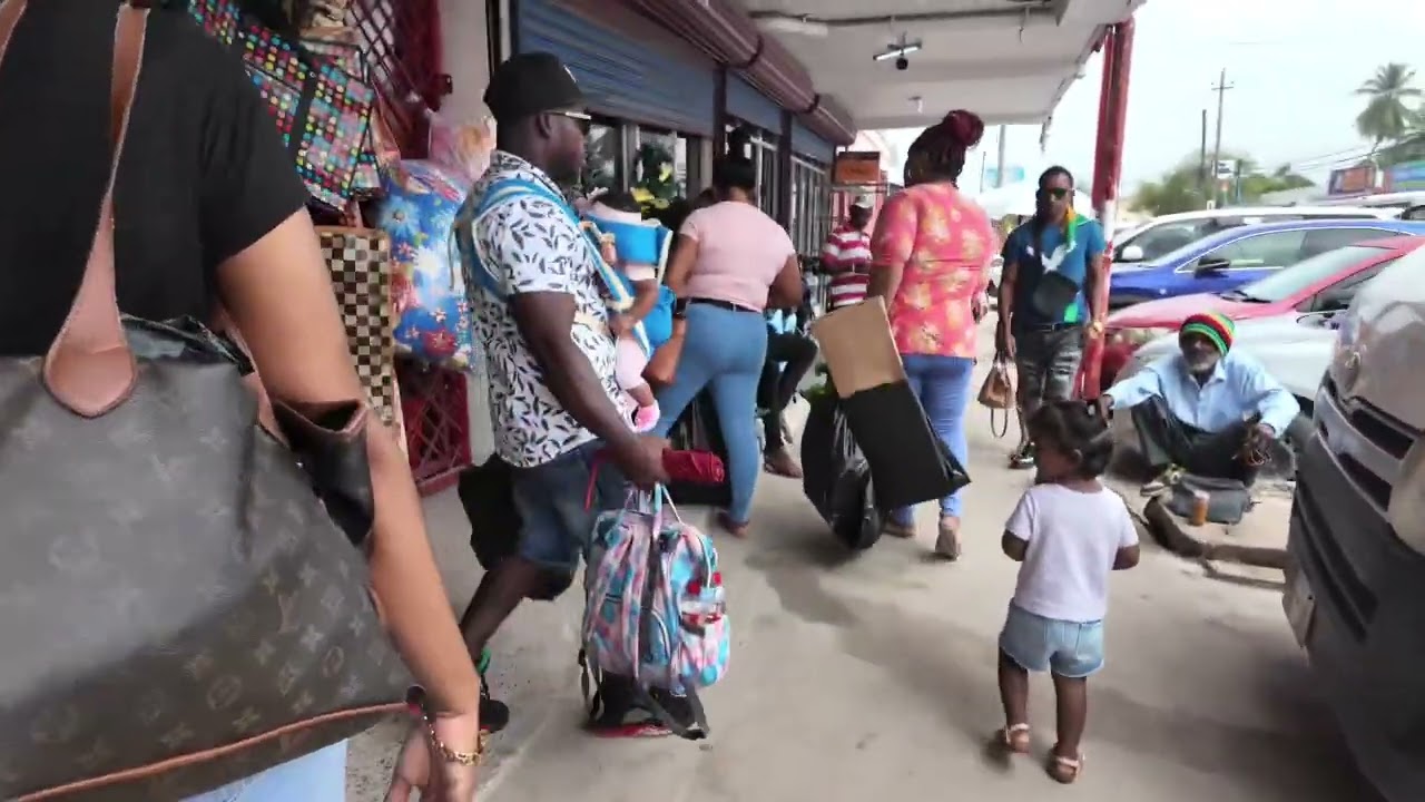 🇬🇾 A Rainy Christmas Eve Day in Linden Guyana | Christmas Shopping Last Minute Hassel