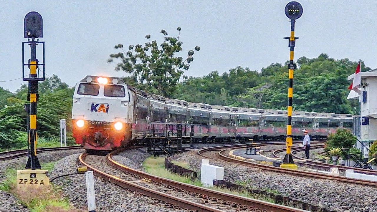 NGEBUT PARAH DI TIKUNGAN TAJAM KERETA ELIT JALUR UTARA!! Berburu Kereta Api Pagi di Stasiun Benowo