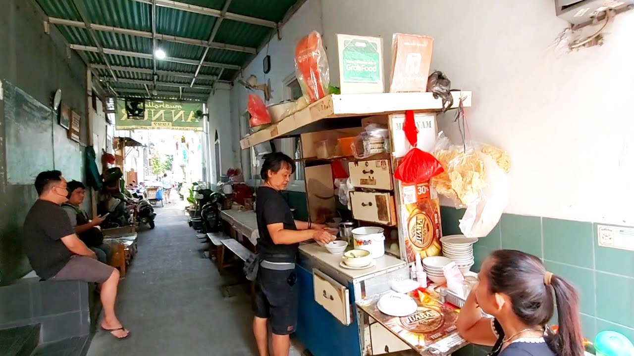 JUALANNYA MIE AYAM DI DALAM GANG SEMPIT & SUDAH 18 TAHUN !! INDONESIAN STREET FOOD