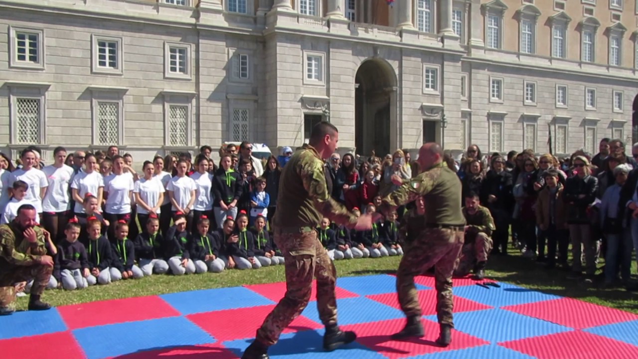 esibizione metodo combattimento militare