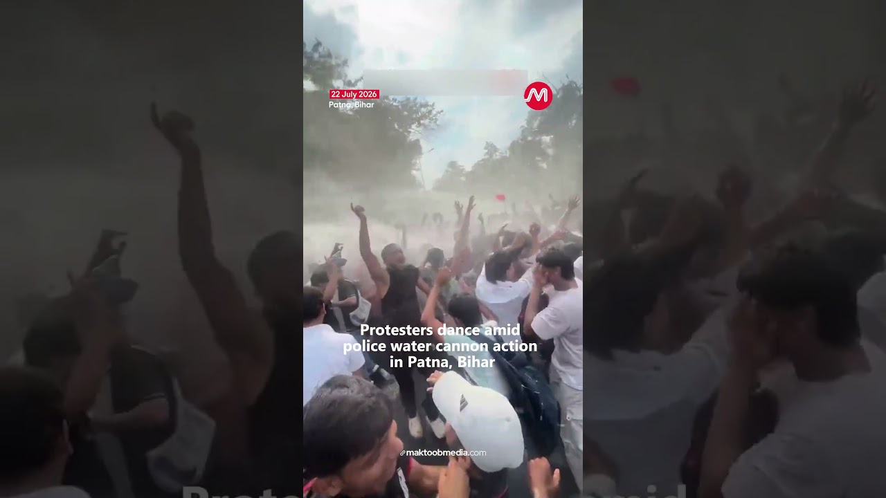 Patna protesters respond with dance as police deploy water cannons| Maktoob