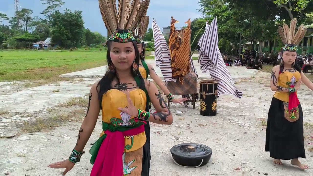 Tari Kreasi Dayak pada HUT SMAGA Maliku tahun 2024